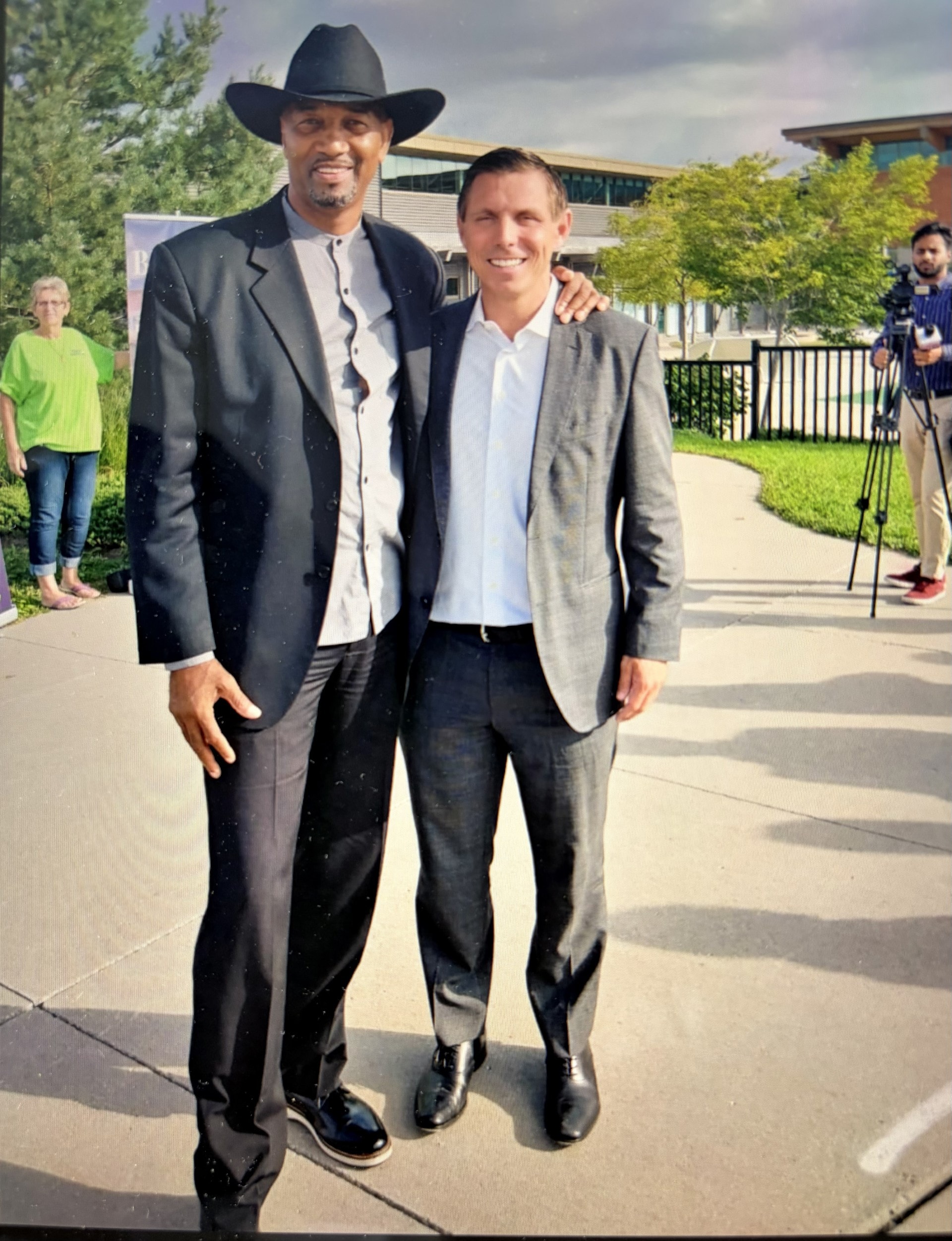 Evangelist Gerry Thompson with Brampton Mayor Patrick Brown — working together to make positive changes in the community